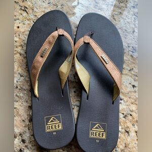 Reef Mia Sassy Sandals Size 10 Copper/Bronze straps. worn around house once.